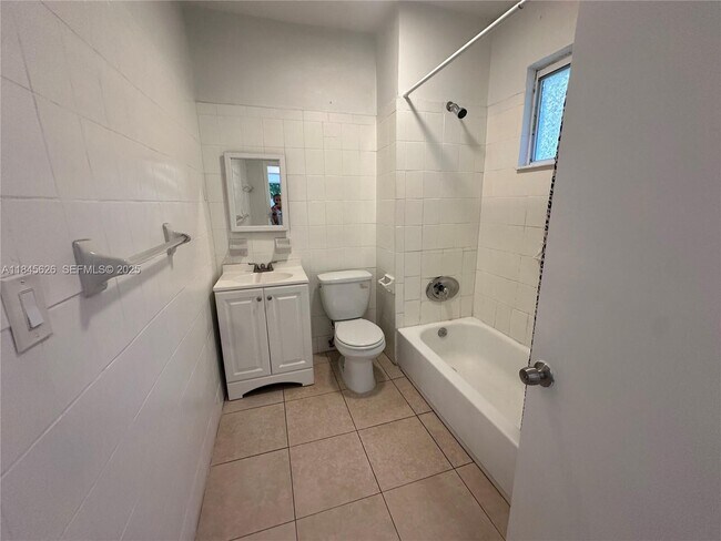 Foto del edificio - 267 NW 33rd St