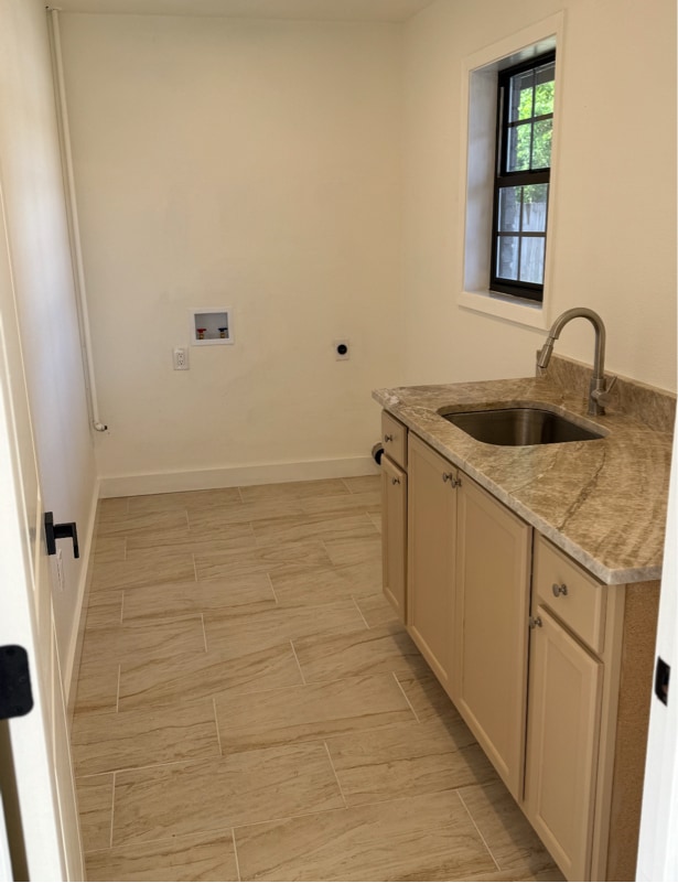 Building Photo - 1062 Binns Dr