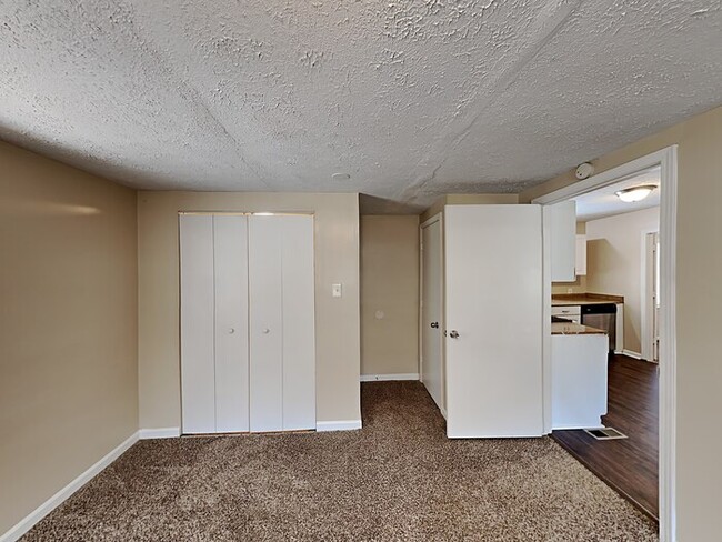 Building Photo - Spacious brick ranch home in Mableton