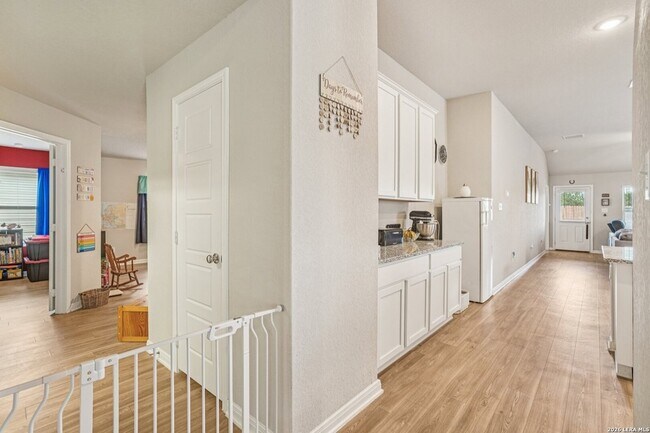 Foto del edificio - 633 Oleander Crk