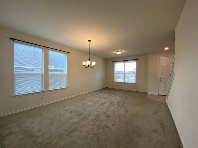 Building Photo - EDGEBROOK