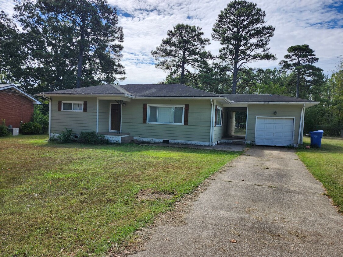 Foto principal - 3 bedroom 2 bath home located in Brainerd TN