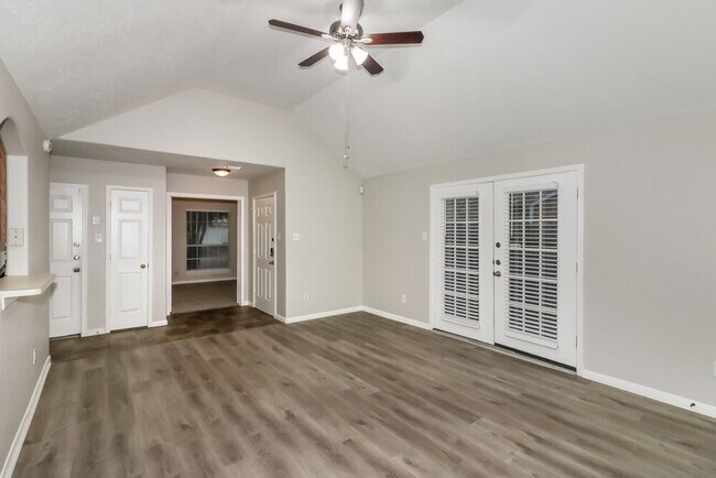 Foto del edificio - 6807 Highwind Bend Ln