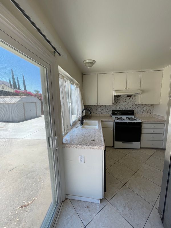 Building Photo - 3356 Valencia Hill Dr