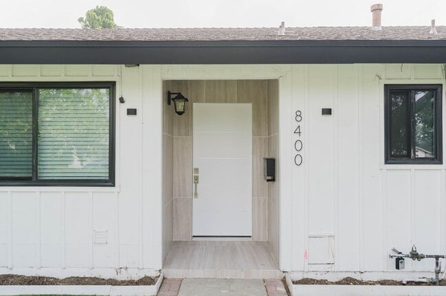 Building Photo - 8400 Chimineas Ave