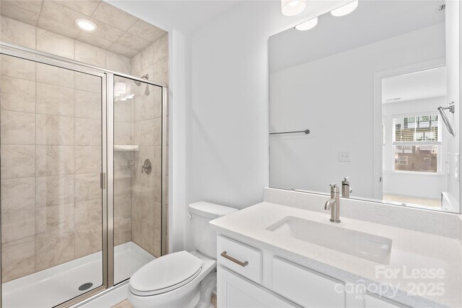 Foto del edificio - 3240 Stelfox St