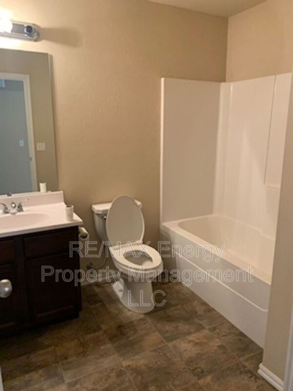 Building Photo - 2709 Sugar Pne Dr