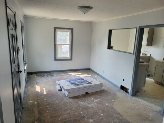 Building Photo - 2079 Sherwood Ave
