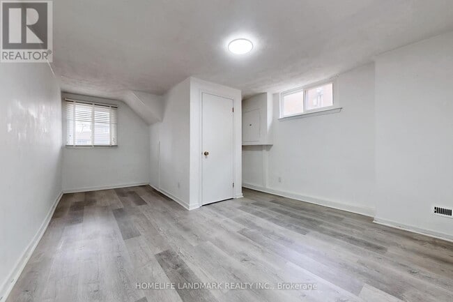 Building Photo - 225 Pineway Blvd