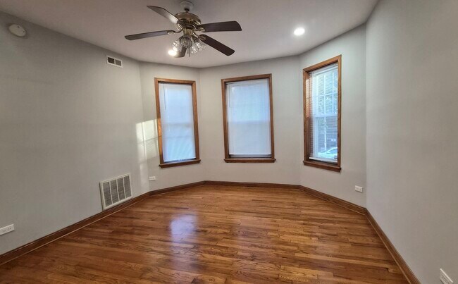 Foto del edificio - 3850 W Belden Ave