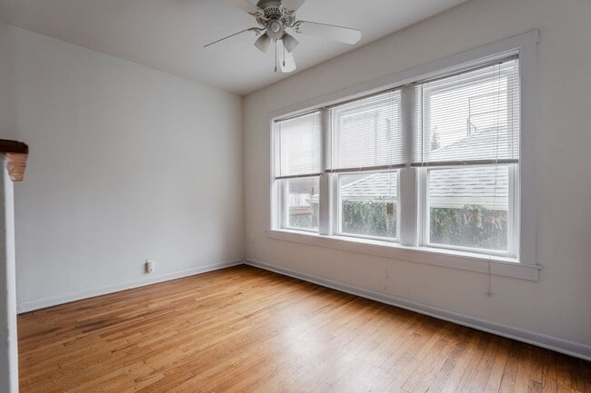 Building Photo - 2209 W Byron St