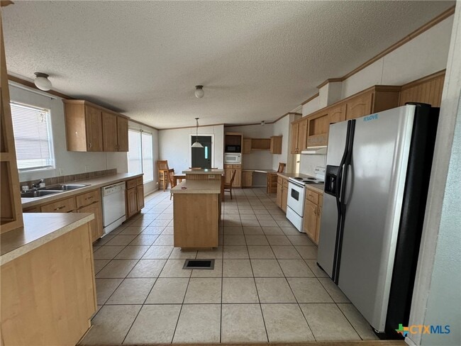 Building Photo - 1758 Ilka Switch