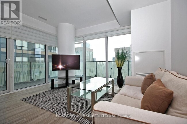 Building Photo - 42 Charles St E