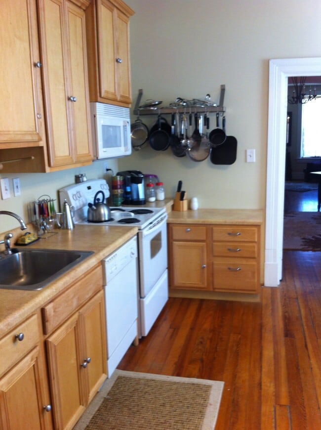 Building Photo - 3884 Juniata St