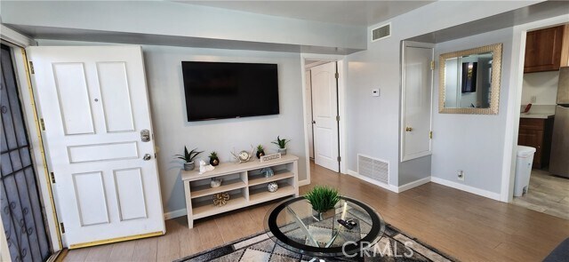 Foto del edificio - 8701 S Van Ness Ave