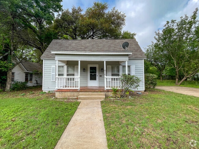 Building Photo - 616 N 35th St