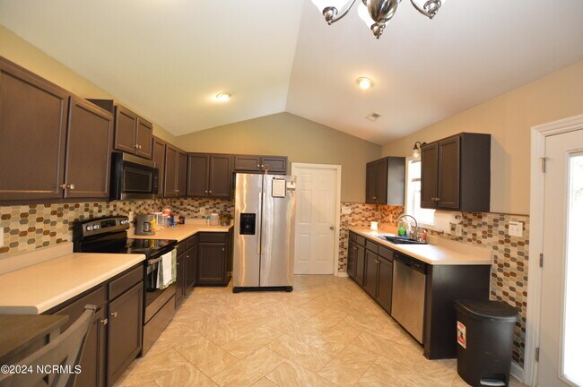 Building Photo - 215 Parnell Rd
