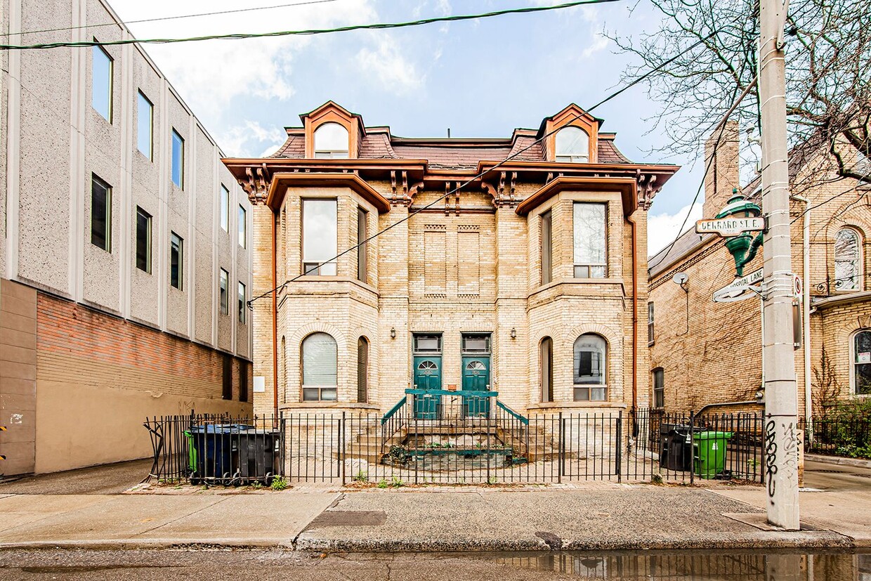 Photo principale - 204 Gerrard St E