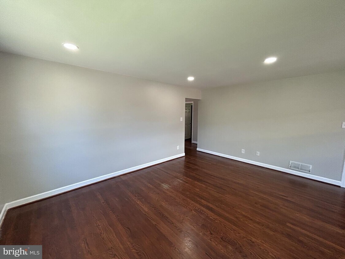 Foto principal - 4512 Adrian St