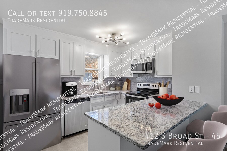 Primary Photo - Beautiful 2 bedroom Townhome in the heart ...