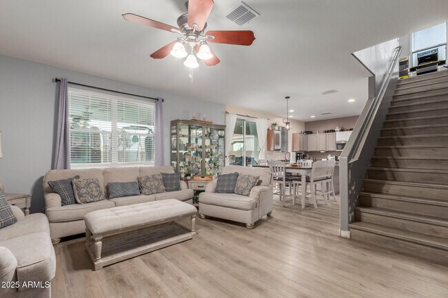 Foto del edificio - 836 E Constance Wy