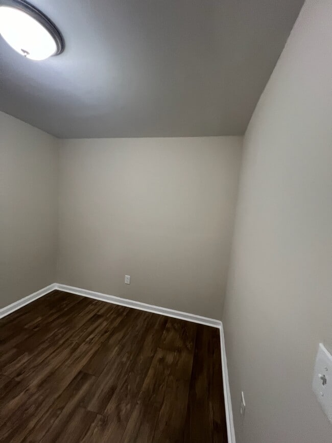 Foto del edificio - 2410 E Madison St
