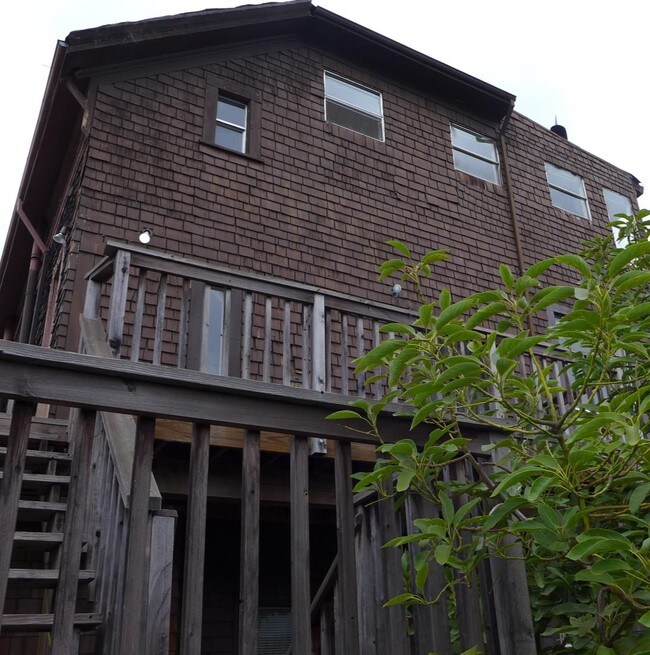 Building Photo - 1708 Linden St