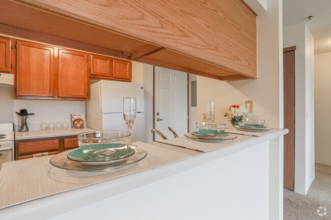 1 BR, 1 BA - Kitchen Bar - Ivan Woods