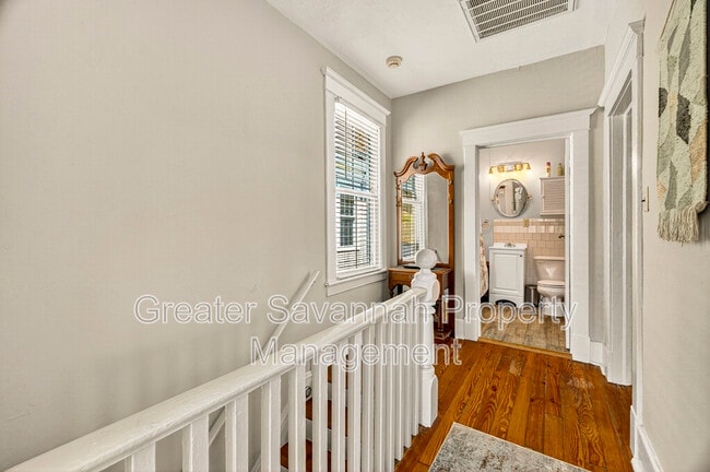 Building Photo - 530 E 35th St