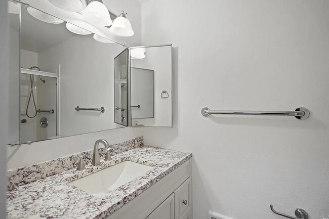 Building Photo - Beautiful 1 Bed 1 Bath Available