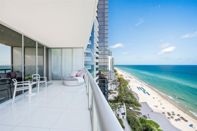 Foto del edificio - 17121 Collins Ave