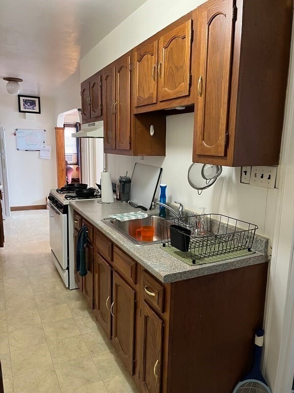 Building Photo - 37 Cushing St