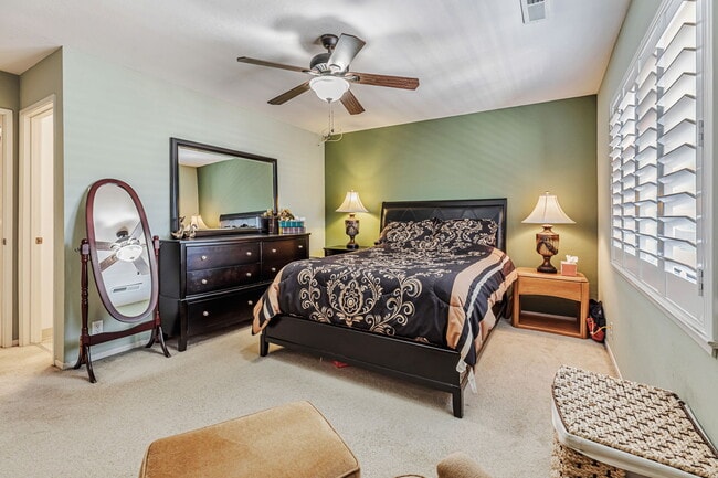 Foto del edificio - 445 E Dunne Ave