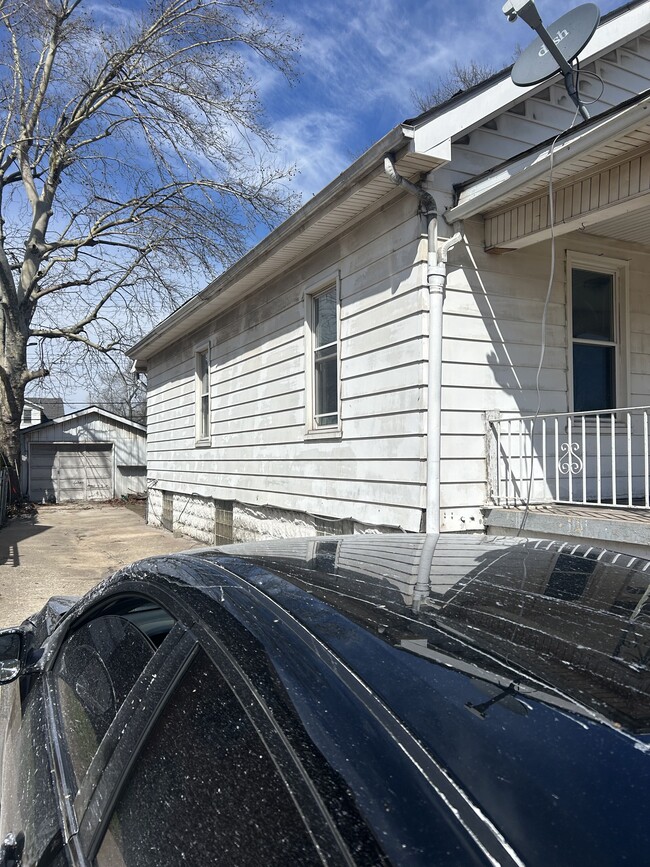 Building Photo - 2345 Iowa St