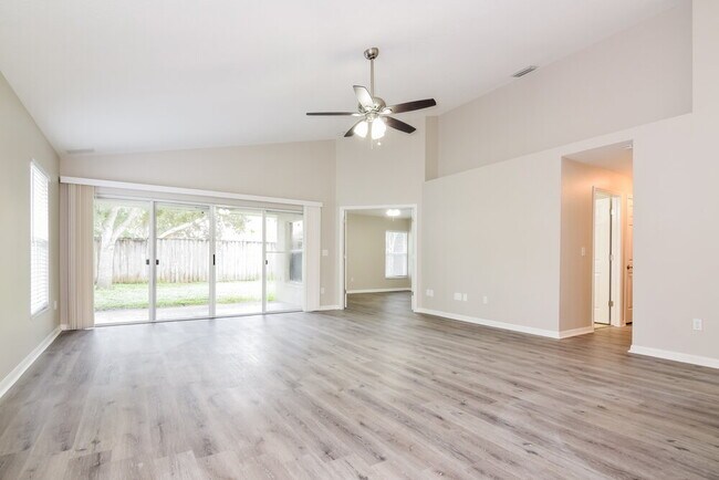Building Photo - 6514 Summer Cove Dr
