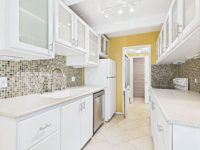 Foto del edificio - Spacious 2 bedroom condo available in Nort...
