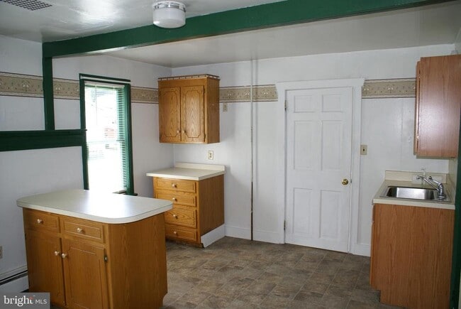 Building Photo - 9518 Circle Dr