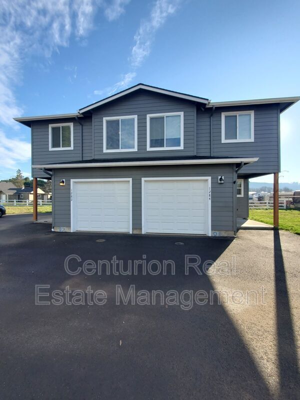 Building Photo - 1284 44th Ave