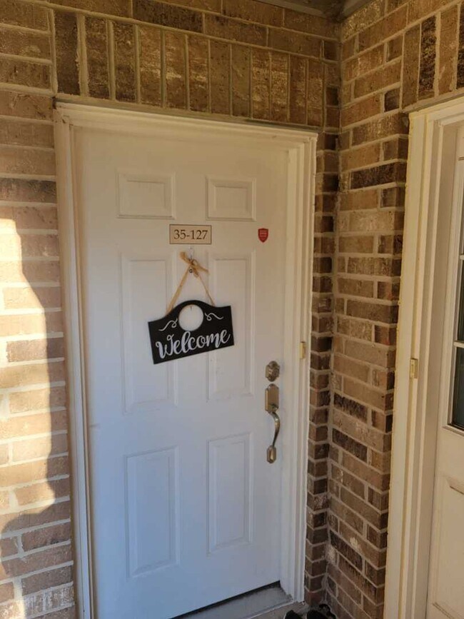 35 Foxcroft Rd Unit 127, Naperville, IL 60565 Condo for Rent in