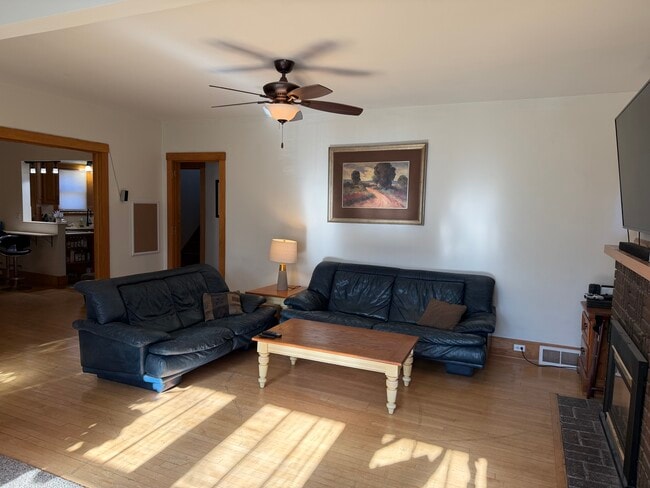 Building Photo - 18 Rustic W