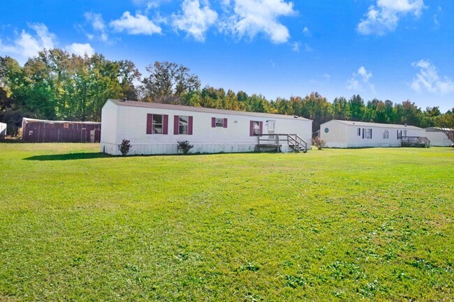 Building Photo - 3 Bedroom | 2 Bath Mobile Home in Pikevill...