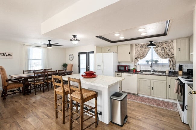 Building Photo - 515 Hawks Blvd