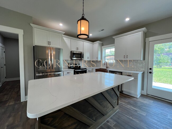 Foto del edificio - Beautiful 3 bedroom house! $2,250