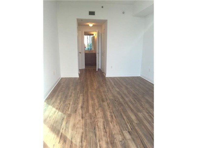 Building Photo - 2641 N Flamingo Rd