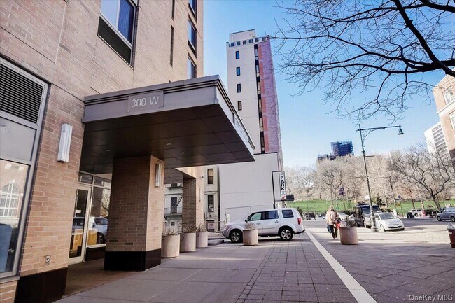 Foto del edificio - 300 W 135th St