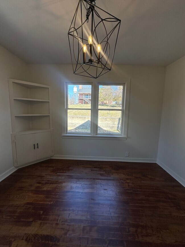 Foto del edificio - Move-In Ready 2-Bedroom Home Fully Updated With Spacious Yard