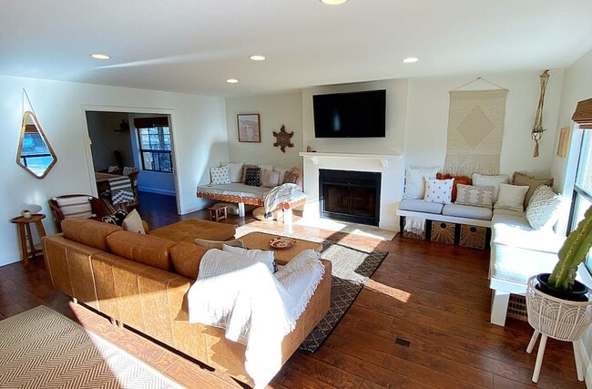 Building Photo - 837 4th St