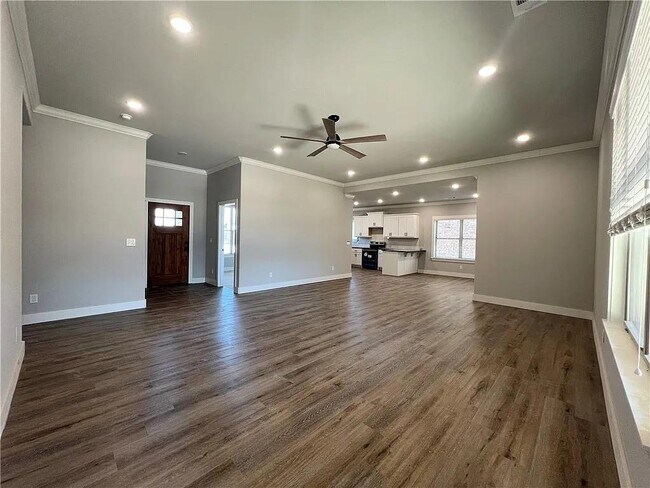 Building Photo - 3309 SW Stoneway Ave