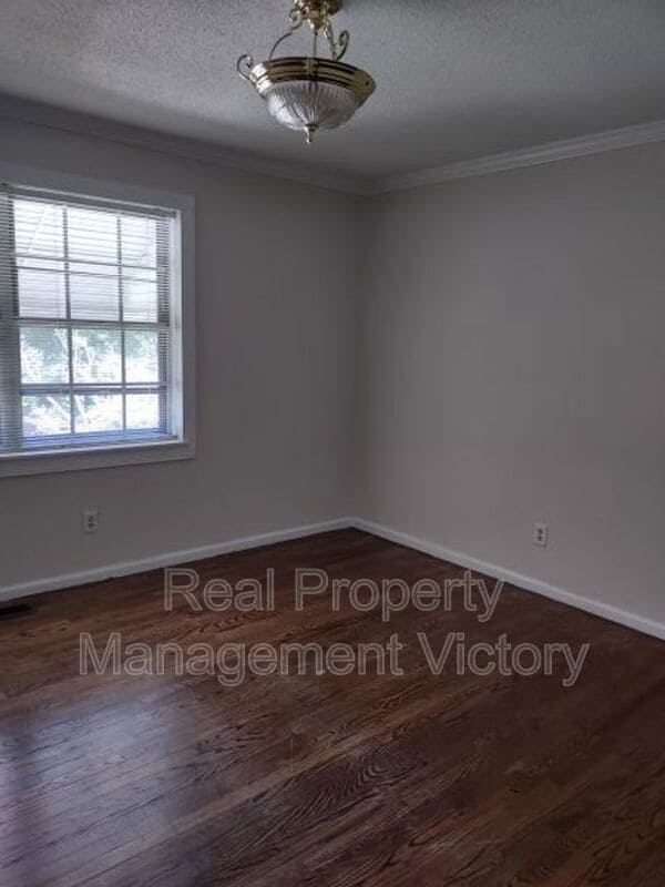 Building Photo - 1653 3rd Pl NW