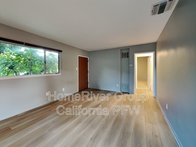 Building Photo - 6435 Mammoth Ave